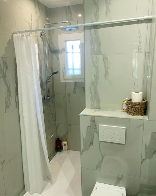 De Charme Avec Piscine Appartement *